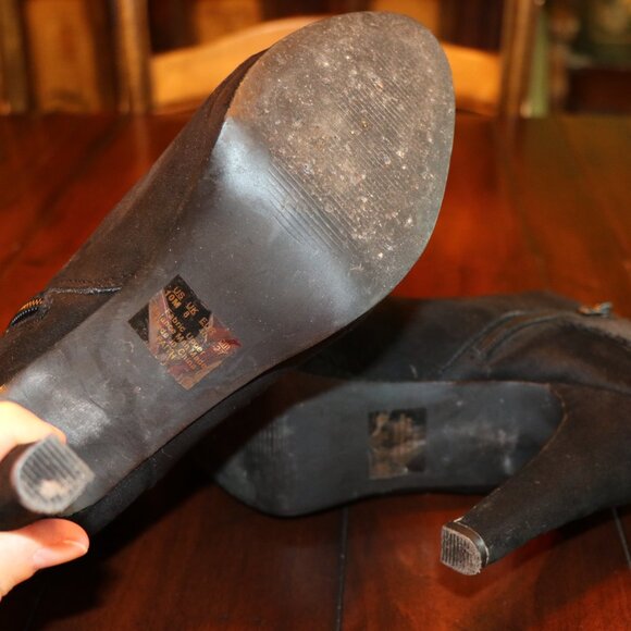 SUMMER SALE - Fergie Black Ruffled Heeled Boots - Woman's Size 10 - Picture 8 of 10